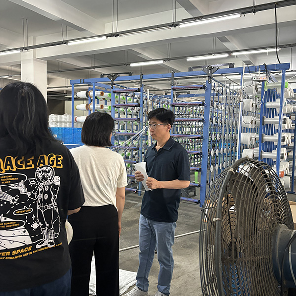 Прилагодени специјални филтри за филтрирање за корејски клиенти кои ја посетуваат фабриката Прилагодени специјални филтри за филтрирање за корејски клиенти кои ја посетуваат фабриката